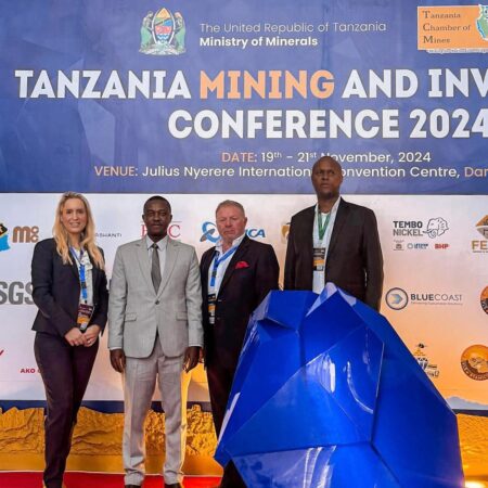 21.11.24 – Lorna Blaisse (CEO of HE1) with Mr. Yahya Samamba, Permanent Secretary of Ministry of Minerals, Graham Jacobs (Finance Director) and Fidelis Lekule (Country Manager) at the Tanzania Mining and Investment Conference in Dar es Salaam